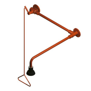 Ducha de emergencia montaje mural sobre puerta seguridad